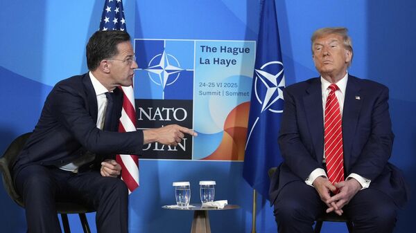 Trump Rutte - Sputnik Türkiye