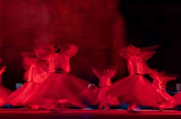 800'e yakın seyircinin katıldığı etkinlikte Mevlevi Sema Töreni gerçekleştirildi. 800'e yakın seyircinin katıldığı etkinlikte Mevlevi Sema Töreni gerçekleştirildi. - Sputnik Türkiye