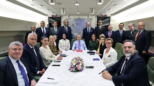 Erdoğan NATO zirvesi görüşmelerini gazetecilere değerlendirdi  - Sputnik Türkiye