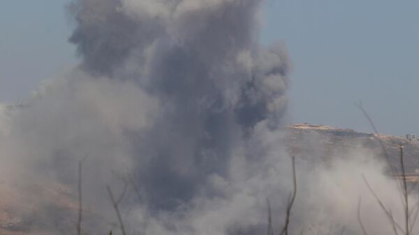 İsrail savaş uçakları Lübnan'ın güneyindeki Nabatiye kırsalına yoğun hava saldırısı düzenledi - Sputnik Türkiye