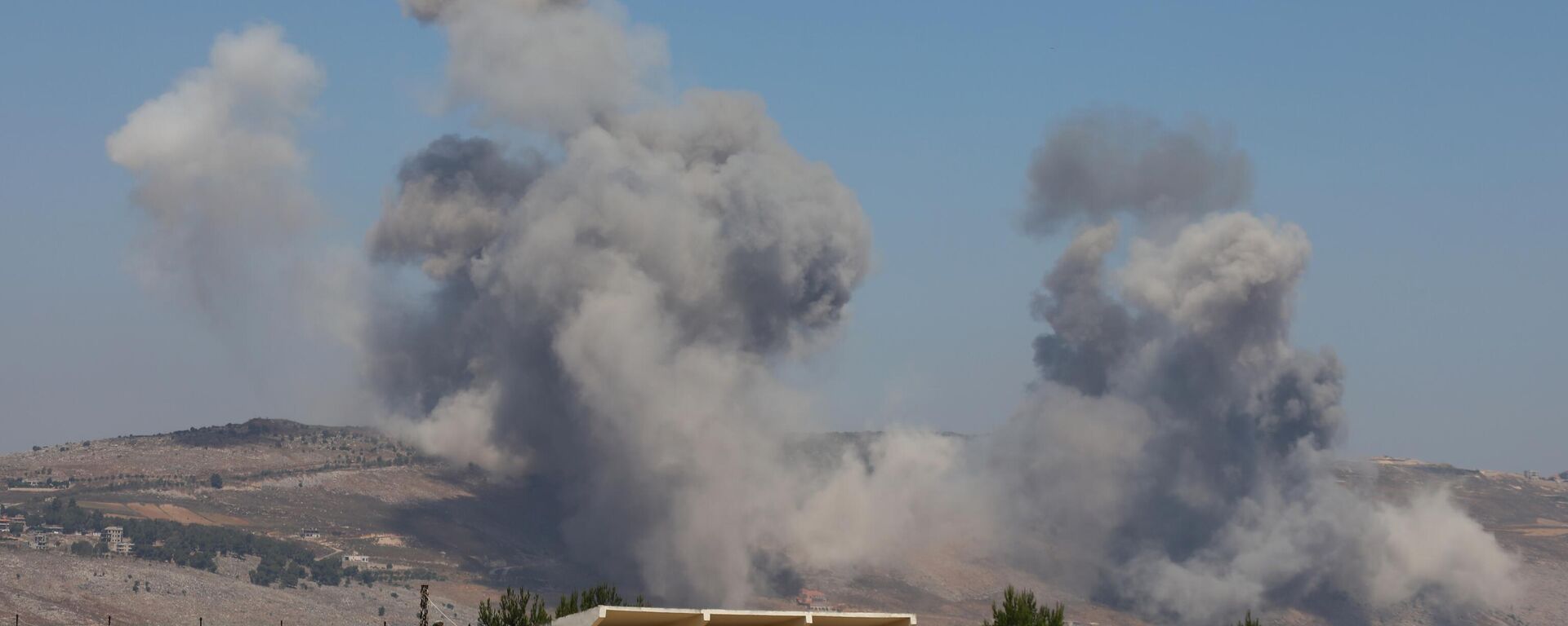 İsrail savaş uçakları Lübnan'ın güneyindeki Nabatiye kırsalına yoğun hava saldırısı düzenledi - Sputnik Türkiye, 1920, 08.11.2025