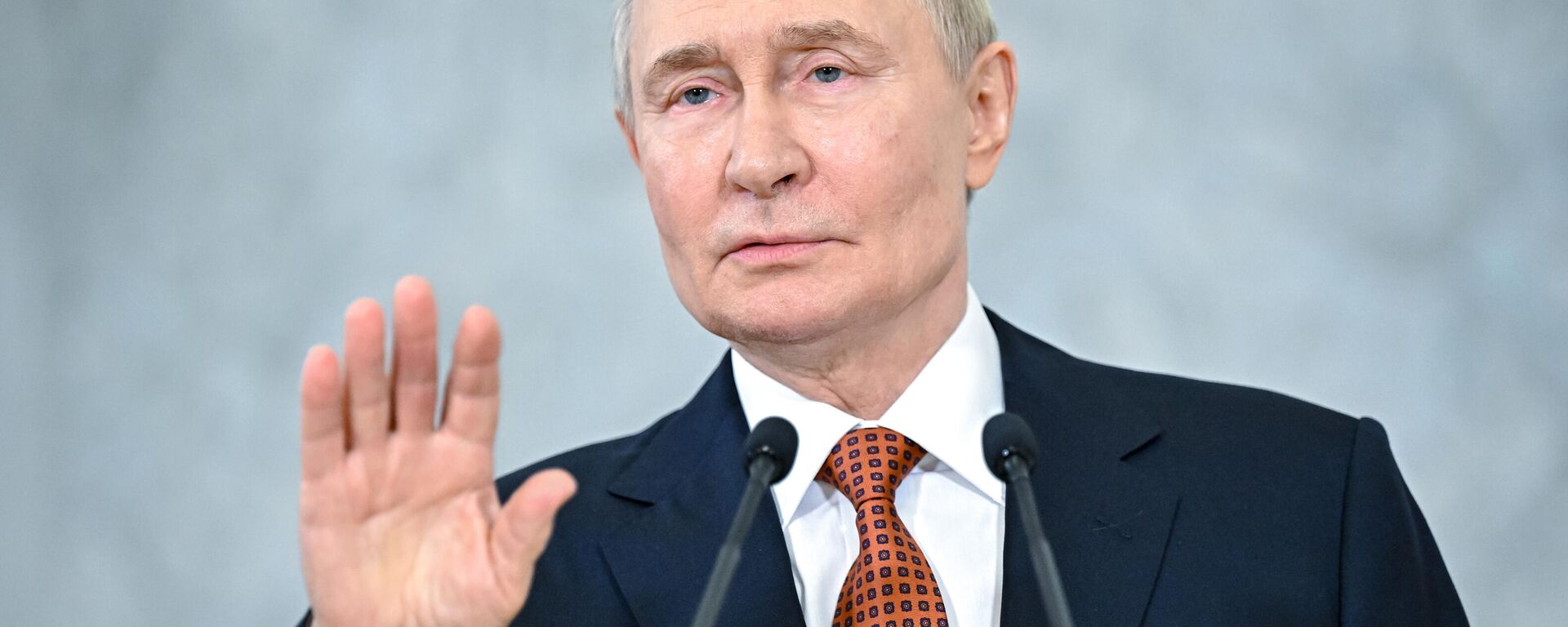 Rusya Devlet Başkanı Vladimir Putin, Yüksek Avrasya Ekonomik Konseyi toplantısının ardından düzenlediği basın toplantısında konuştu - Sputnik Türkiye, 1920, 27.06.2025