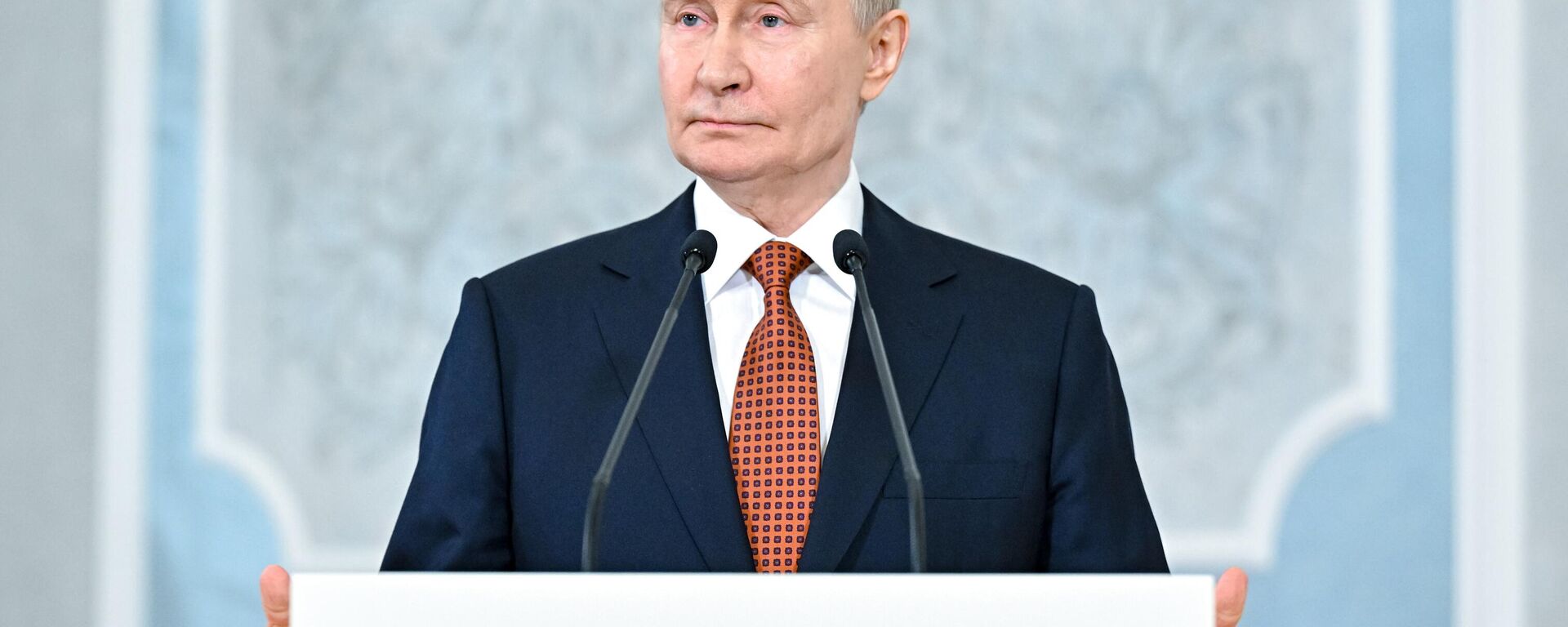 Rusya Devlet Başkanı Vladimir Putin, Yüksek Avrasya Ekonomik Konseyi toplantısının ardından düzenlediği basın toplantısında konuştu - Sputnik Türkiye, 1920, 22.08.2025