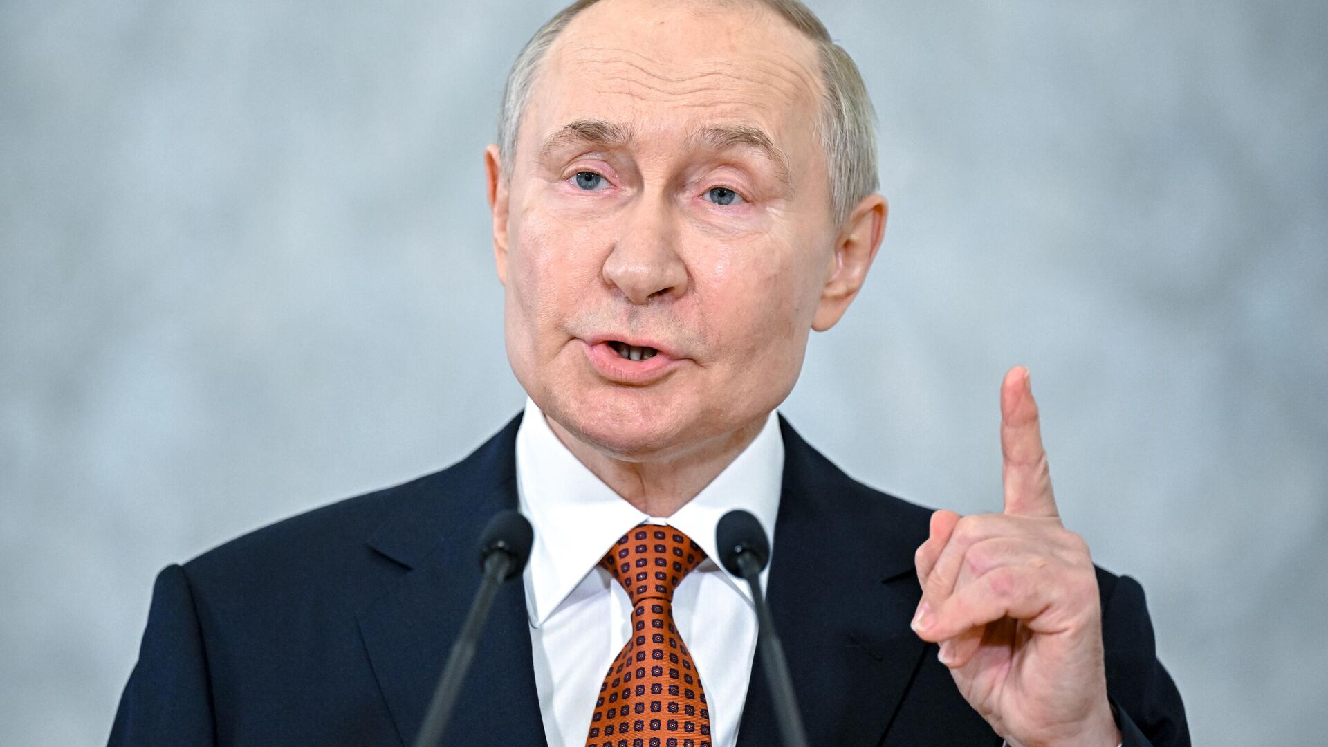 Rusya Devlet Başkanı Vladimir Putin, Yüksek Avrasya Ekonomik Konseyi toplantısının ardından düzenlediği basın toplantısında konuştu Rusya Devlet Başkanı Vladimir Putin, Yüksek Avrasya Ekonomik Konseyi toplantısının ardından düzenlediği basın toplantısında konuştu - Sputnik Türkiye, 1920, 06.07.2025