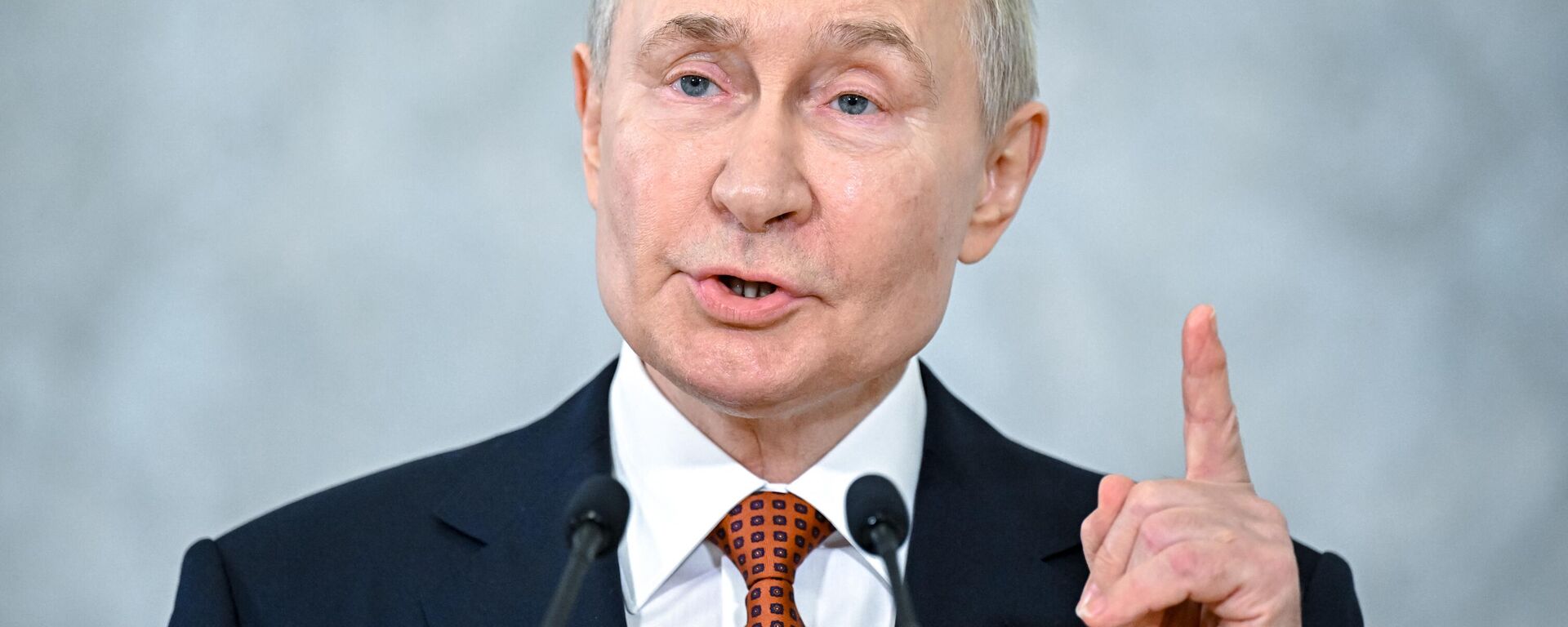 Rusya Devlet Başkanı Vladimir Putin, Yüksek Avrasya Ekonomik Konseyi toplantısının ardından düzenlediği basın toplantısında konuştu - Sputnik Türkiye, 1920, 06.07.2025