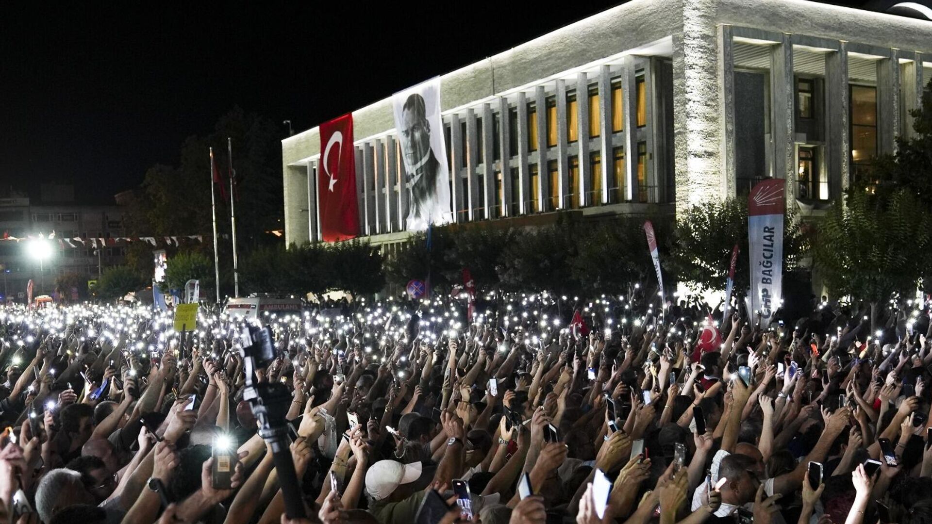 Saraçhane'de 'Millet İradesine Sahip Çıkıyor 100. Gün Mitingi' düzenlendi Saraçhane'de 'Millet İradesine Sahip Çıkıyor 100. Gün Mitingi' düzenlendi - Sputnik Türkiye, 1920, 02.07.2025