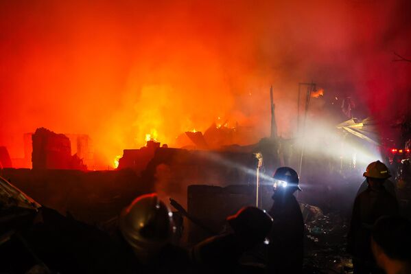 Kurtarma ekiplerine göre, en az bin kişi, yaklaşık 300-400 aile, evsiz kaldı. - Sputnik Türkiye