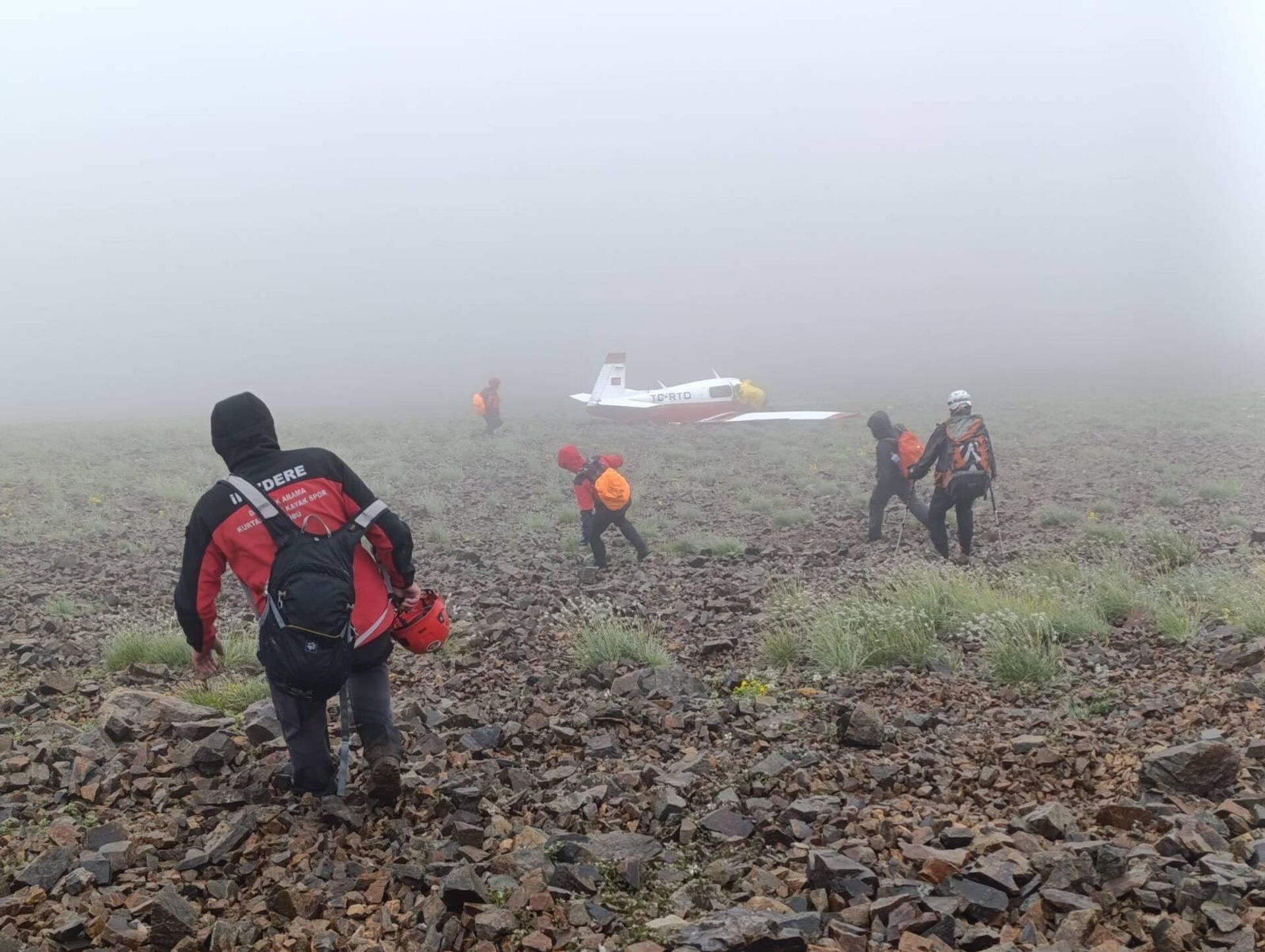 Kaçkar Dağları'nın zirvesinde düşen uçağın enkazına ulaşıldı - Sputnik Türkiye, 1920, 03.07.2025