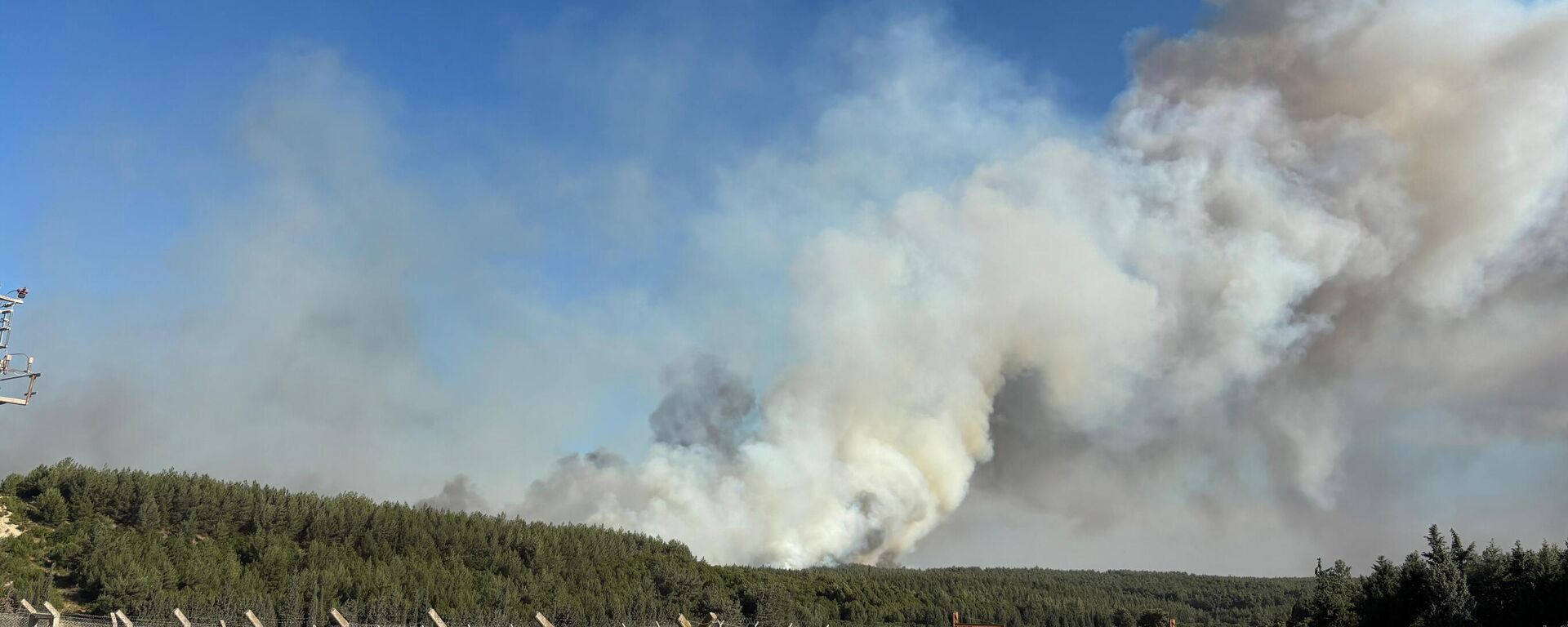 Buca yangını - Sputnik Türkiye, 1920, 03.07.2025