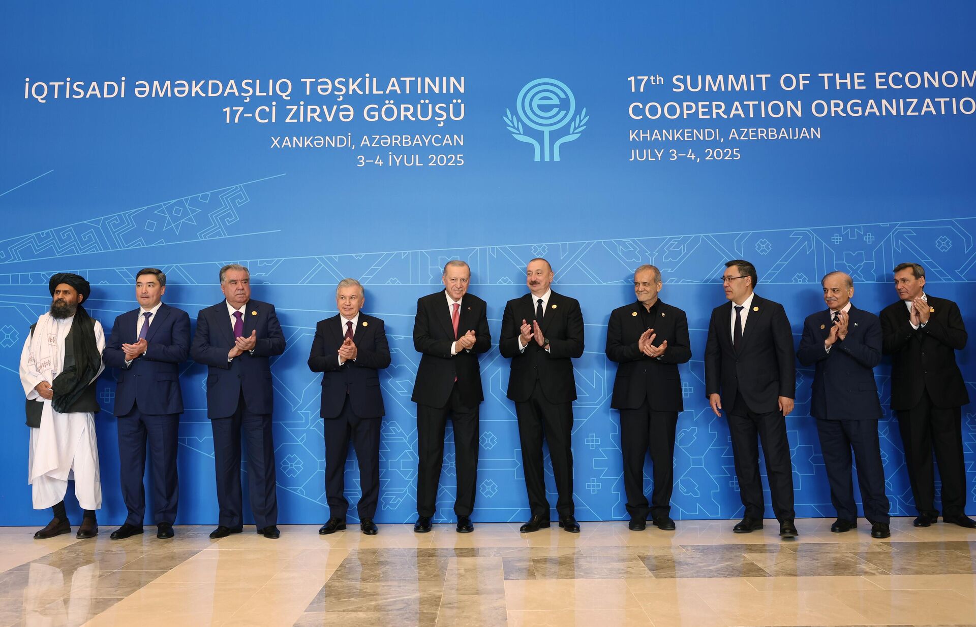 Ekonomik İşbirliği Teşkilatı 17. Zirvesi Azerbaycan'ın Hankendi şehrinde başladı - Sputnik Türkiye, 1920, 04.07.2025
