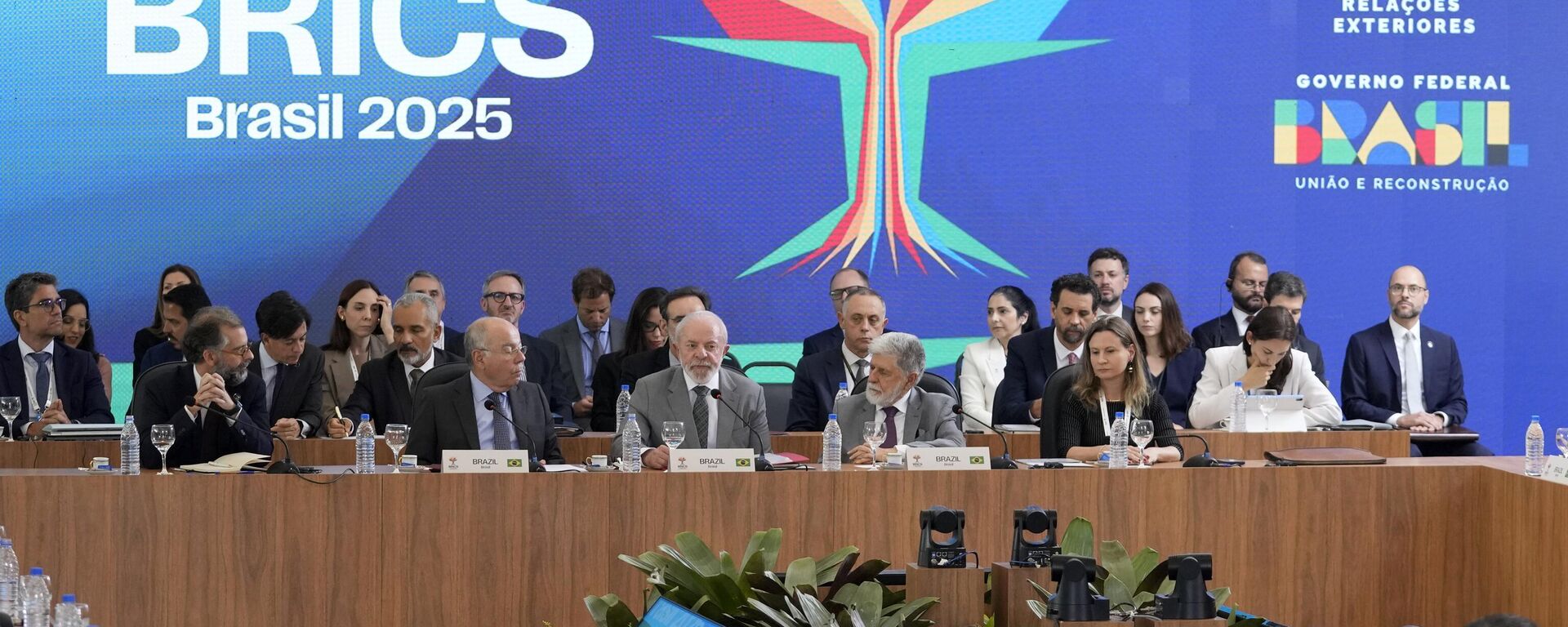 El presidente de Brasil, Luiz Inácio Lula da Silva, durante la sesión de apertura de la Primera Reunión de Sherpas en preparación para la reunión BRICS de julio en Brasil, el 26 de febrero de 2025 - Sputnik Türkiye, 1920, 06.07.2025