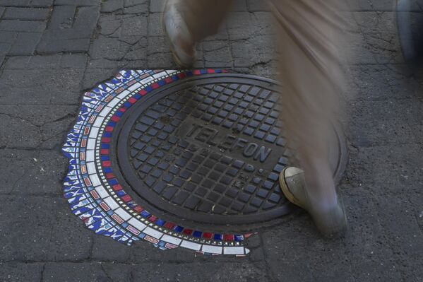 Bugüne kadar İrlanda’dan Norveç’e, Almanya’dan ABD’ye kadar birçok ülkede eserlerini sergileyen Ememem, Ankara’nın çeşitli sokak ve caddelerinde de iz bıraktı. - Sputnik Türkiye