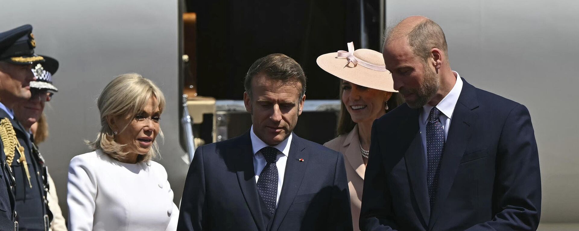 Fransa Cumhurbaşkanı Emmanuel Macron ve eşi Brigitte Macron, Prens William ve Prenses Middleton ile birlikte - Sputnik Türkiye, 1920, 08.07.2025