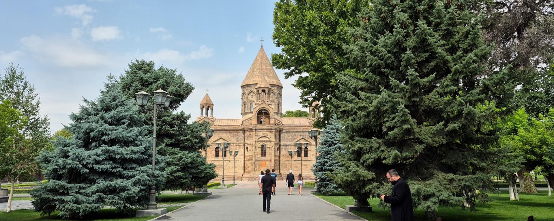 Кафедральный собор в Эчмиадзине - Sputnik Türkiye, 1920, 09.07.2025