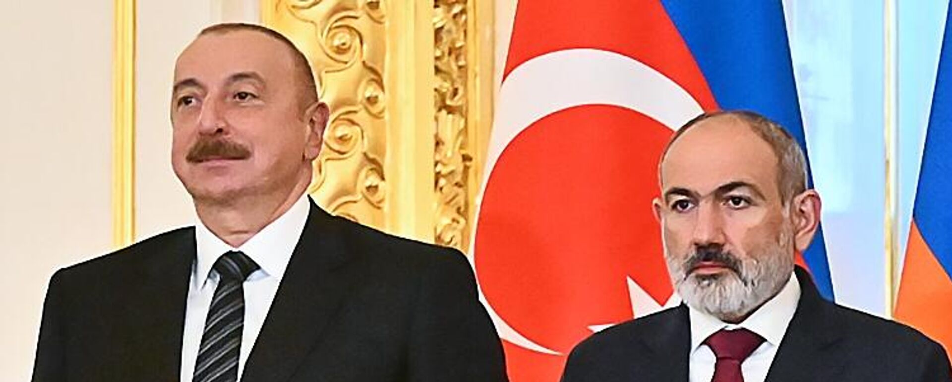 Azerbaycan Cumhurbaşkanı İlham Aliyev ile Ermenistan Başbakanı Nikol Paşinyan - Sputnik Türkiye, 1920, 08.08.2025