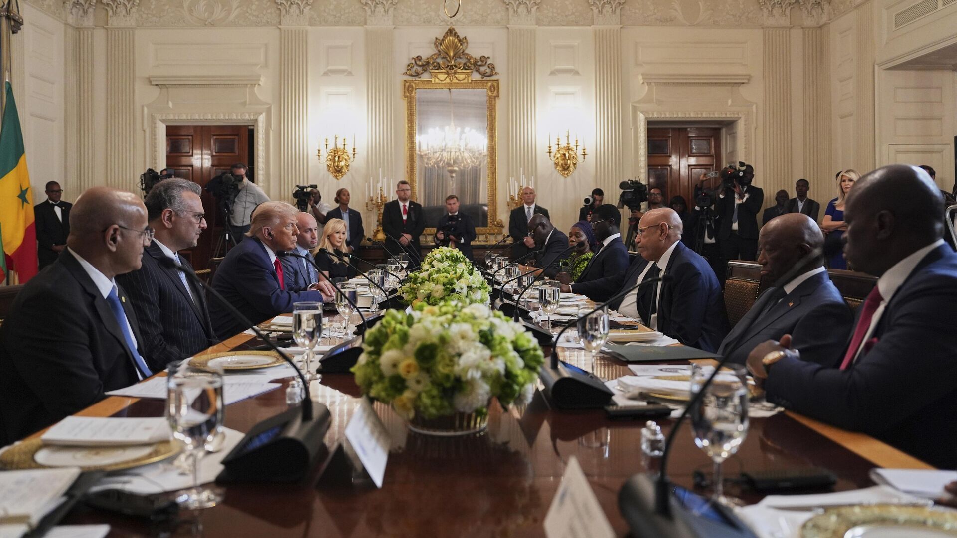 Trump'ın Afrika Zirvesi: İngilizceniz çok güzel, harika Trump'ın Afrika Zirvesi: İngilizceniz çok güzel, harika - Sputnik Türkiye, 1920, 10.07.2025