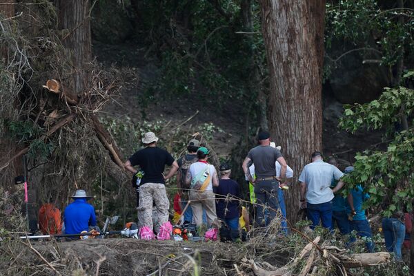 ABD’nin Teksas eyaletinin orta kesimlerinde meydana gelen şiddetli sel felaketi nedeniyle en az 120 kişinin hayatını kaybettiği, yaklaşık 172 kişinin ise kayıp olduğu bildirildi.  - Sputnik Türkiye
