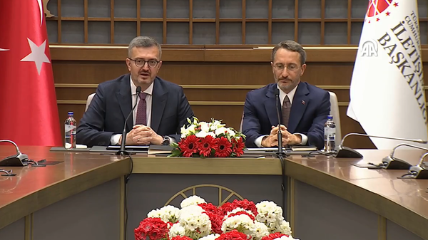 İletişim Başkanlığı'nda devir teslim: Fahrettin Altun görevi Burhanettin Duran'a devrediyor - Sputnik Türkiye