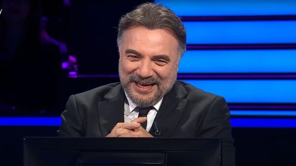 Kim Milyoner Olmak İster’de ki soru stüdyoyu ve sunucuyu gülümsetti - Sputnik Türkiye