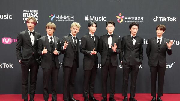 Taeil, en sağda - Sputnik Türkiye