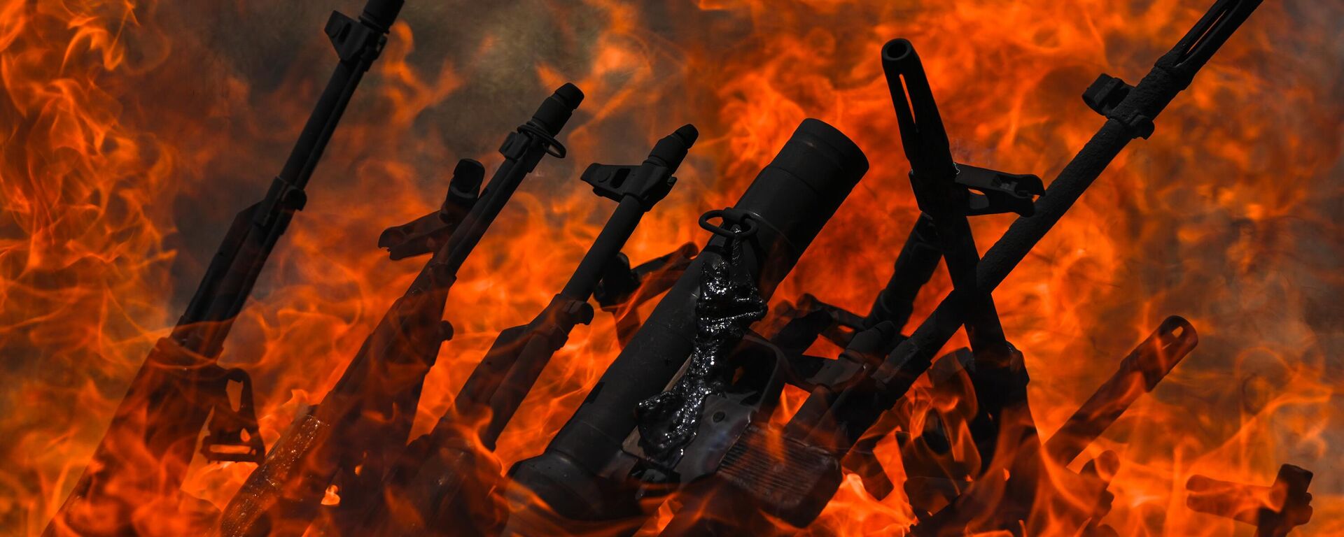 Terör örgütü PKK'dan bir grup, Irak’ın Süleymaniye kentinde silahlarını imha etti - Sputnik Türkiye, 1920, 11.07.2025