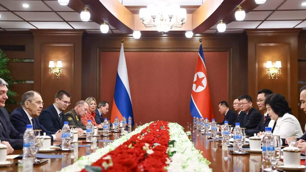 Sergey Lavrov, Choe Son-hui ile Pyongyang'da - Sputnik Türkiye