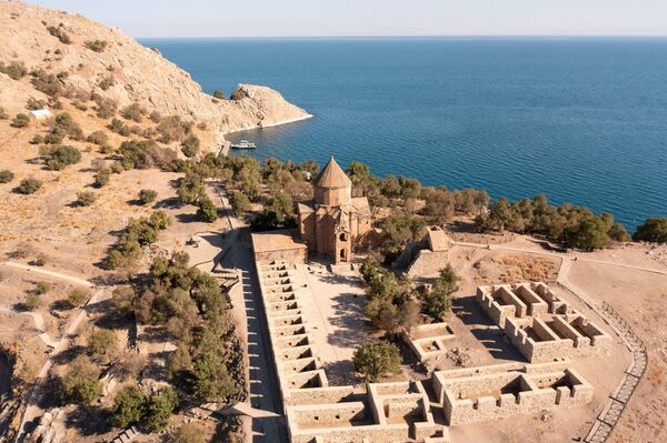 Van, ikinci kez Türkiye Kültür Yolu Festivali kapsamında sanat ve kültürün merkezi haline geldi. Kültür ve Turizm Bakanlığı tarafından düzenlenen festivalin açılışı Van Müzesi’nde, Kültür ve Turizm Bakan Yardımcısı Serdar Çam’ın katılımıyla gerçekleştirildi. - Sputnik Türkiye