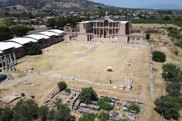 Kültür ve Turizm Bakanı Mehmet Nuri Ersoy, Manisa'nın Salihli ilçesinde yer alan Sardes Antik Kenti ve Bin Tepeler Lidya Tümülüsleri'nin, UNESCO Dünya Miras Listesi'ne dahil edildiğini bildirdi.  - Sputnik Türkiye