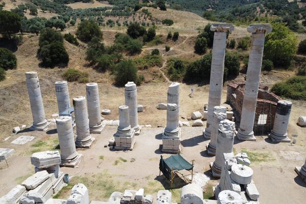 Fransa'nın başkenti Paris'te 6 Temmuz'da başlayan UNESCO Dünya Miras Komitesi'nin 47. Oturumunda, Sardes Antik Kenti ve Bin Tepeler Lidya Tümülüsleri'nin UNESCO Dünya Miras Listesi'ne alınması oy birliğiyle kabul edildi. - Sputnik Türkiye
