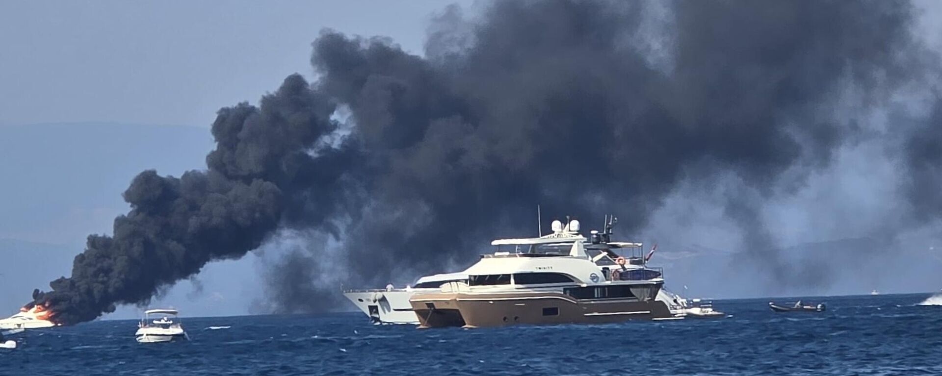 Bodrum açıklarında bir motoryat kayalıklara çarptı - Sputnik Türkiye, 1920, 14.07.2025