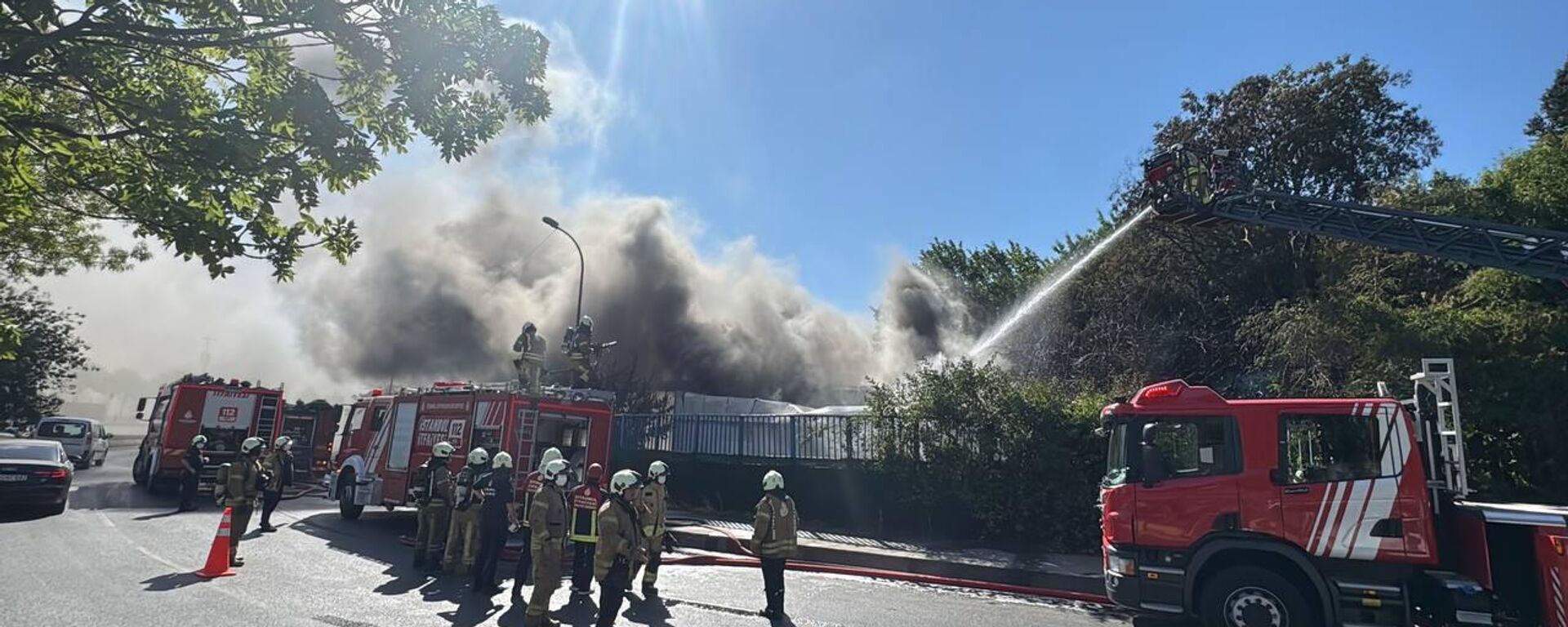 Pendik yangın - Sputnik Türkiye, 1920, 14.07.2025