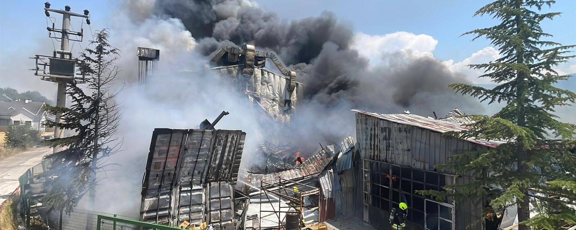 Bolu'da fabrika yangını: Alevler kısa sürede yayıldı - Sputnik Türkiye, 1920, 15.07.2025