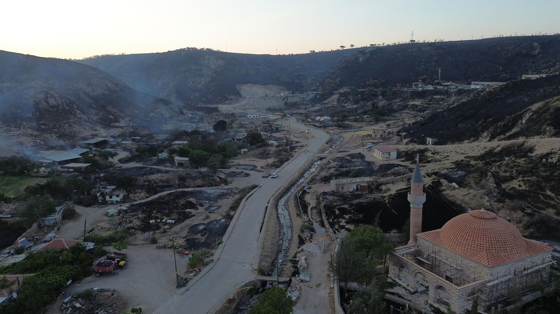 Ayvacık yangını - Sputnik Türkiye, 1920, 16.07.2025