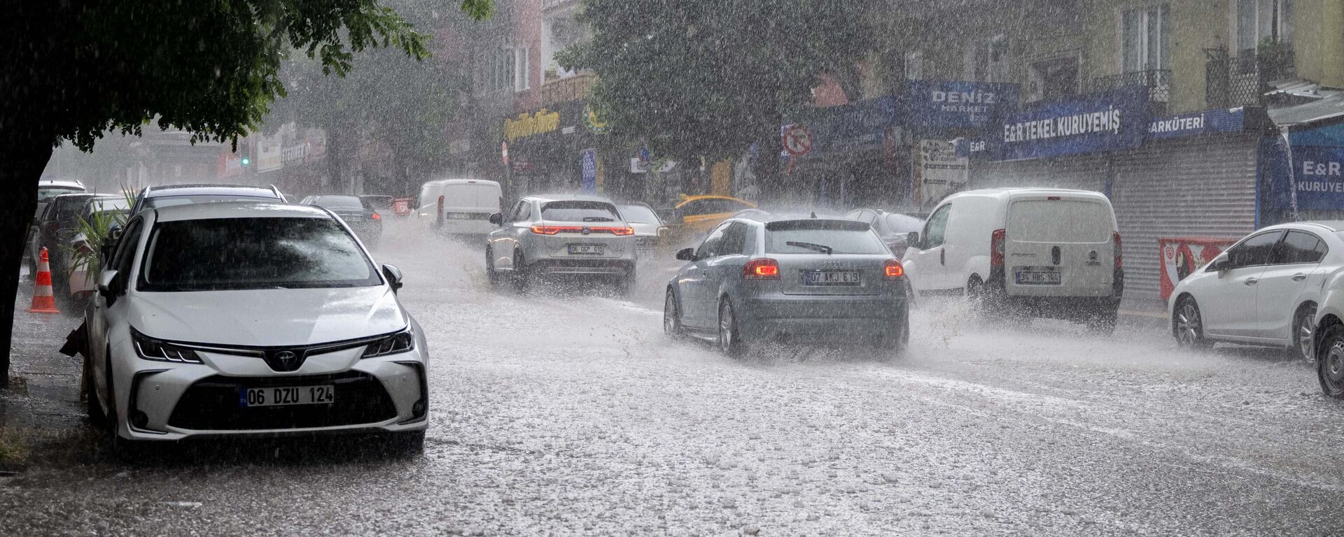 Sağanak - Sputnik Türkiye, 1920, 24.10.2025