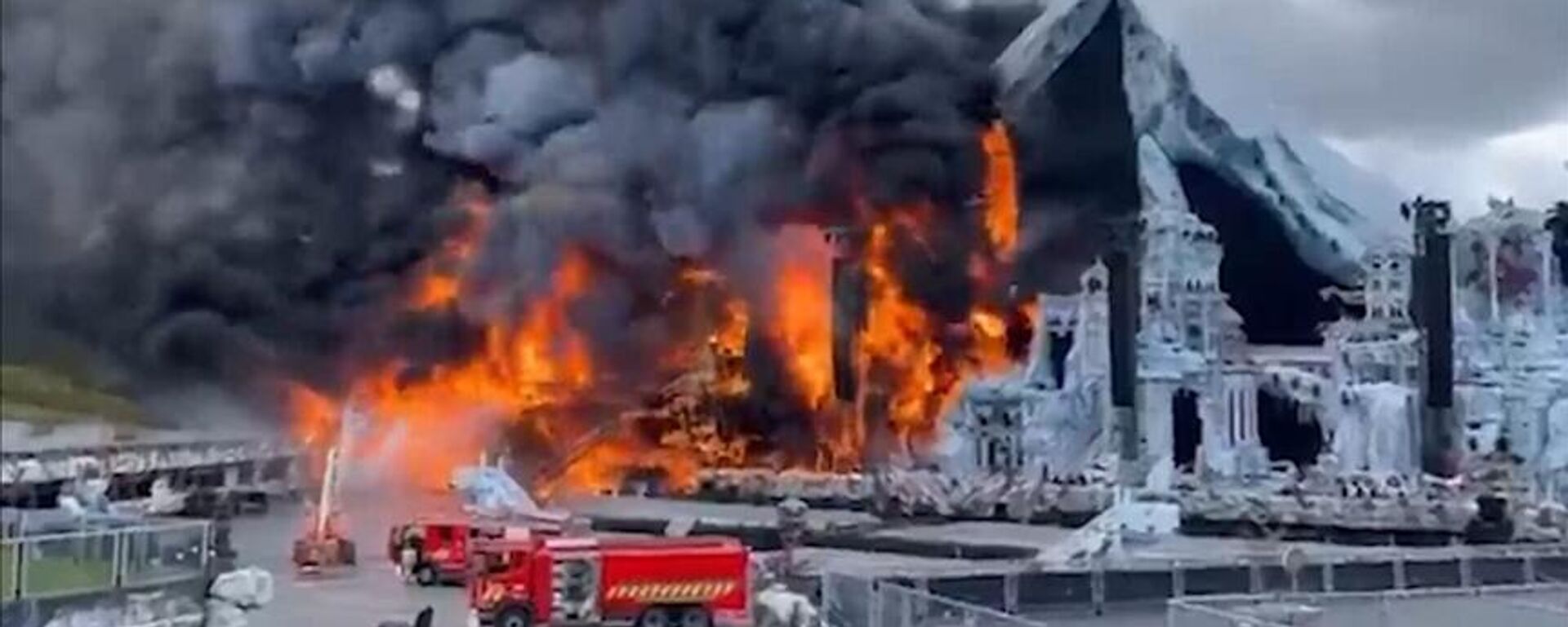 Belçika'da dünyaca ünlü müzik festivali Tomorrowland'in yapılacağı alanda yangın - Sputnik Türkiye, 1920, 17.07.2025