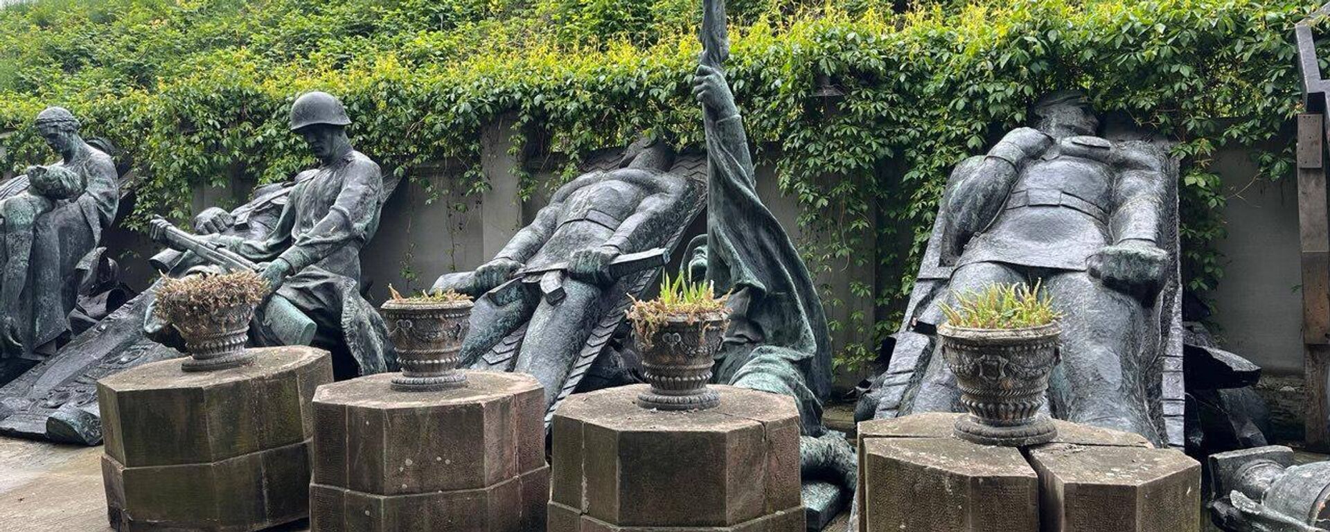 Lvov'da Sovyet askerlerin anıtı kazıldı - Sputnik Türkiye, 1920, 17.07.2025