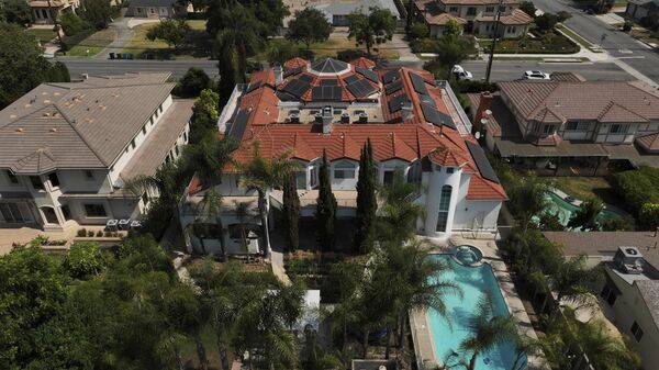 ABD’nin Kaliforniya eyaletinde yaşayan çiftin evi görüntülendi - Sputnik Türkiye