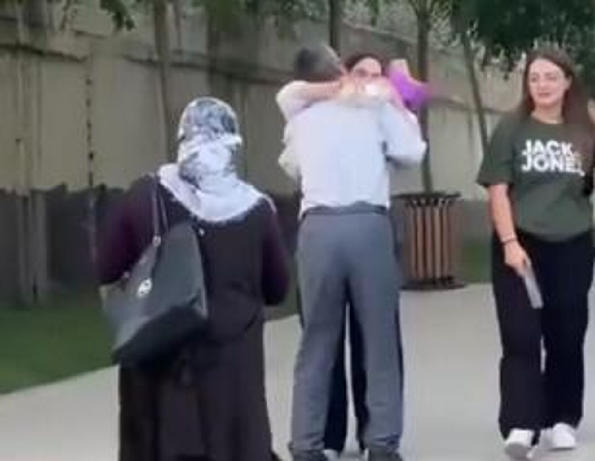 YKS çıkışında babası çiçekle karşılamıştı, aldığı puan belli oldu - Sputnik Türkiye, 1920, 20.07.2025