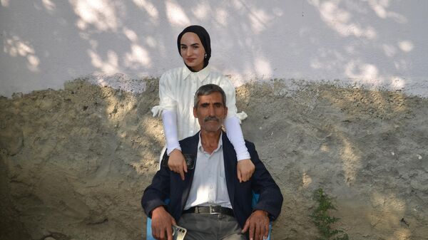 YKS çıkışında babası çiçekle karşılamıştı, aldığı puan belli oldu - Sputnik Türkiye