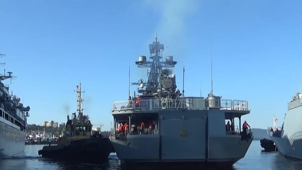 Боевые корабли Тихоокеанского флота во время развертывания в рамках стратегических командно-штабных учений Восток-2022 в акватории бухты Золотой Рог - Sputnik Türkiye