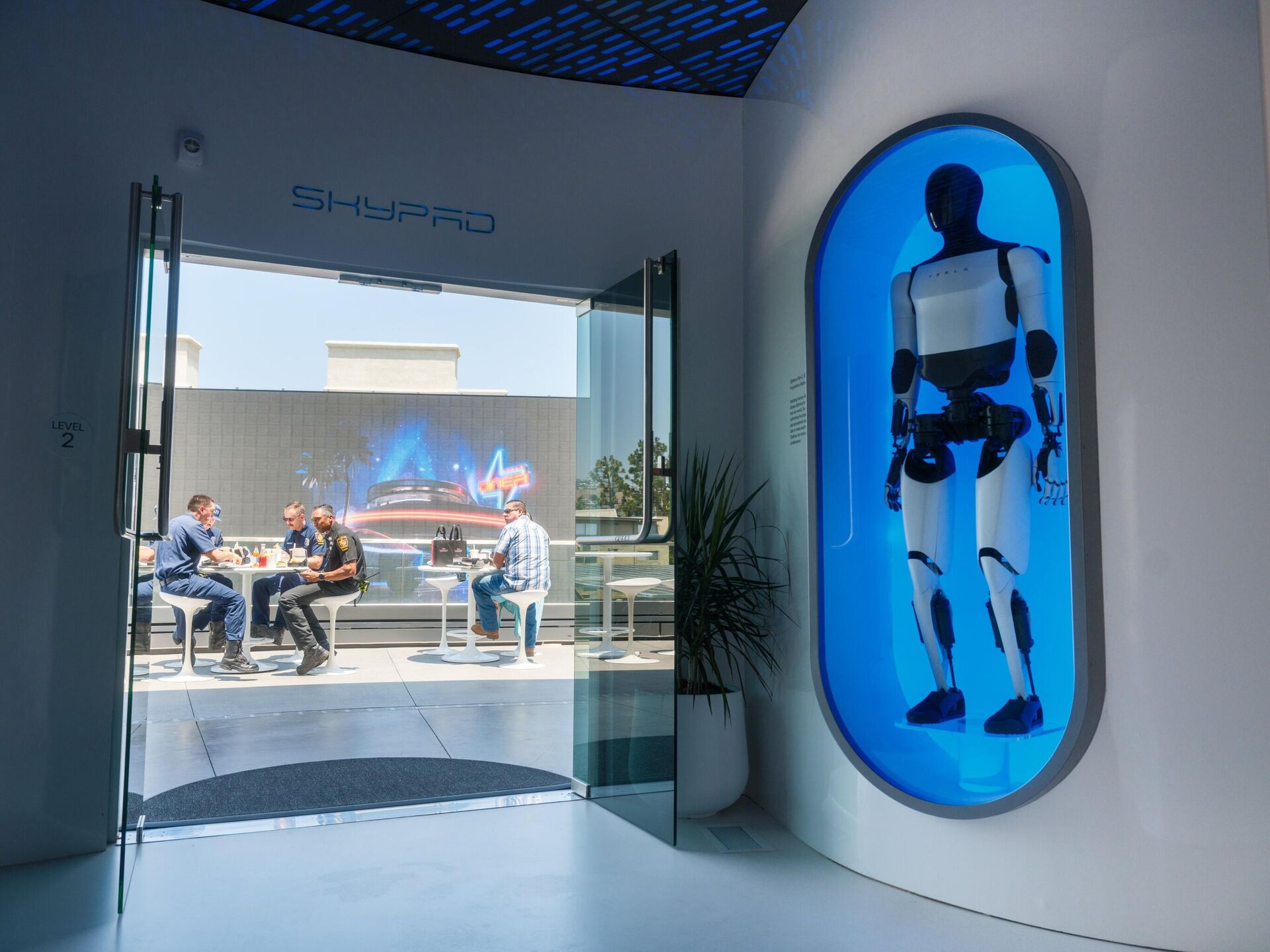 Sağlık, uzay taşımacılığı, sosyal medya derken şimdide bilim kurgu filmi gibi restoran açtı  - Sputnik Türkiye, 1920, 22.07.2025