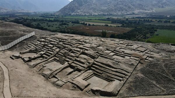 Perulu arkeologlar, kıyı, And Dağları ve Amazon'u birbirine bağlayan 3.800 yıllık antik kent keşfetti - Sputnik Türkiye
