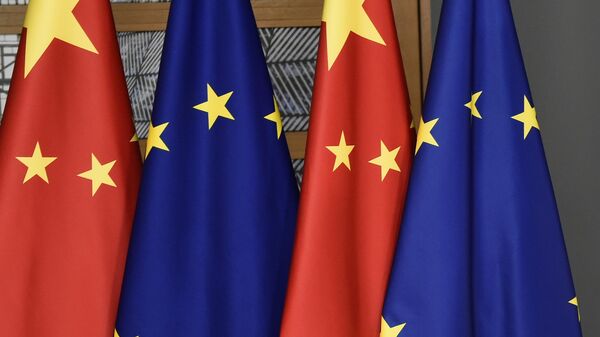 Las banderas de China y Unión Europea - Sputnik Türkiye