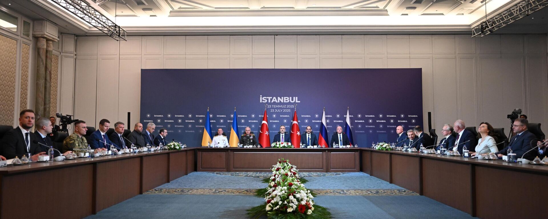 Rusya-Ukrayna heyetleri arasında görüşme başladı - Sputnik Türkiye, 1920, 23.07.2025