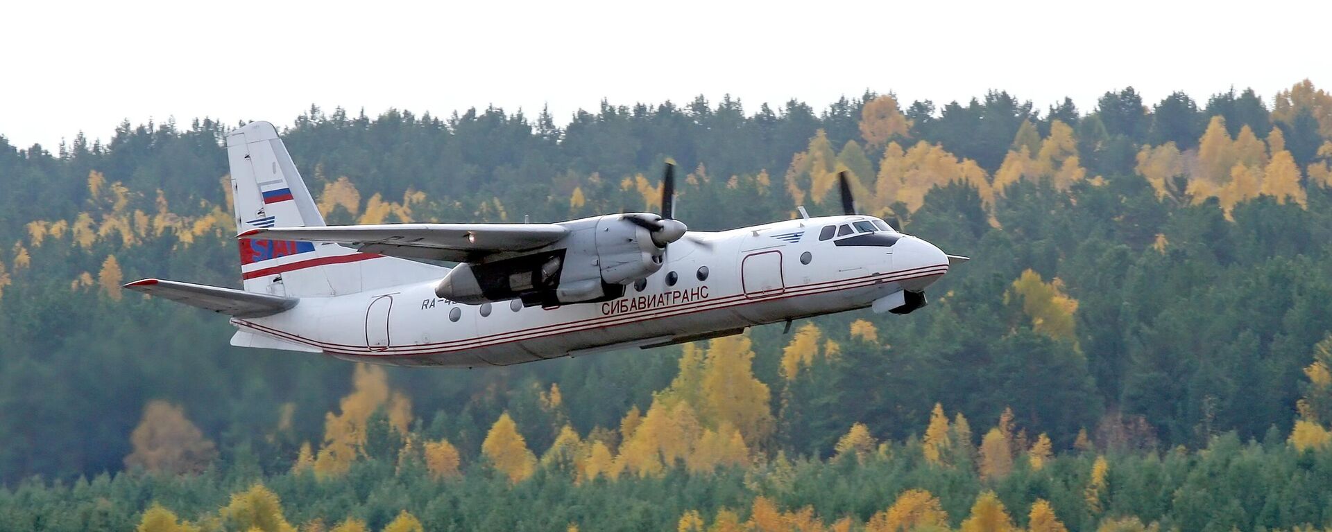 Самолет Ан-24 авиакомпании Сибавиатранс, архивное фото - Sputnik Türkiye, 1920, 24.07.2025
