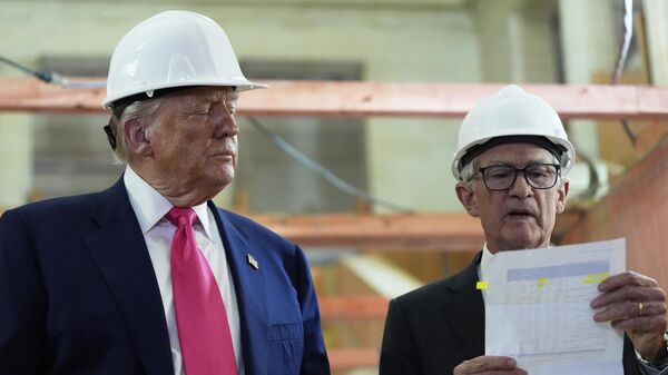 Federal Reserve Chairman Jerome Powell and President Donald Trump - Sputnik Türkiye