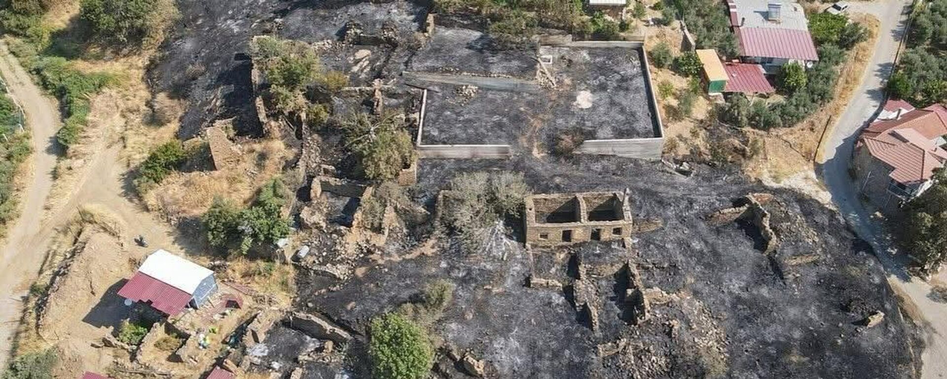 İzmir'deki yangın - Sputnik Türkiye, 1920, 25.07.2025