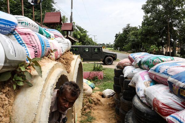 Tayland ile Kamboçya arasındaki tartışmalı sınır bölgesinde çıkan çatışmada, ilk belirlemelere göre Tayland tarafında 12 kişi hayatını kaybetti, 14 kişi de yaralandı.  - Sputnik Türkiye