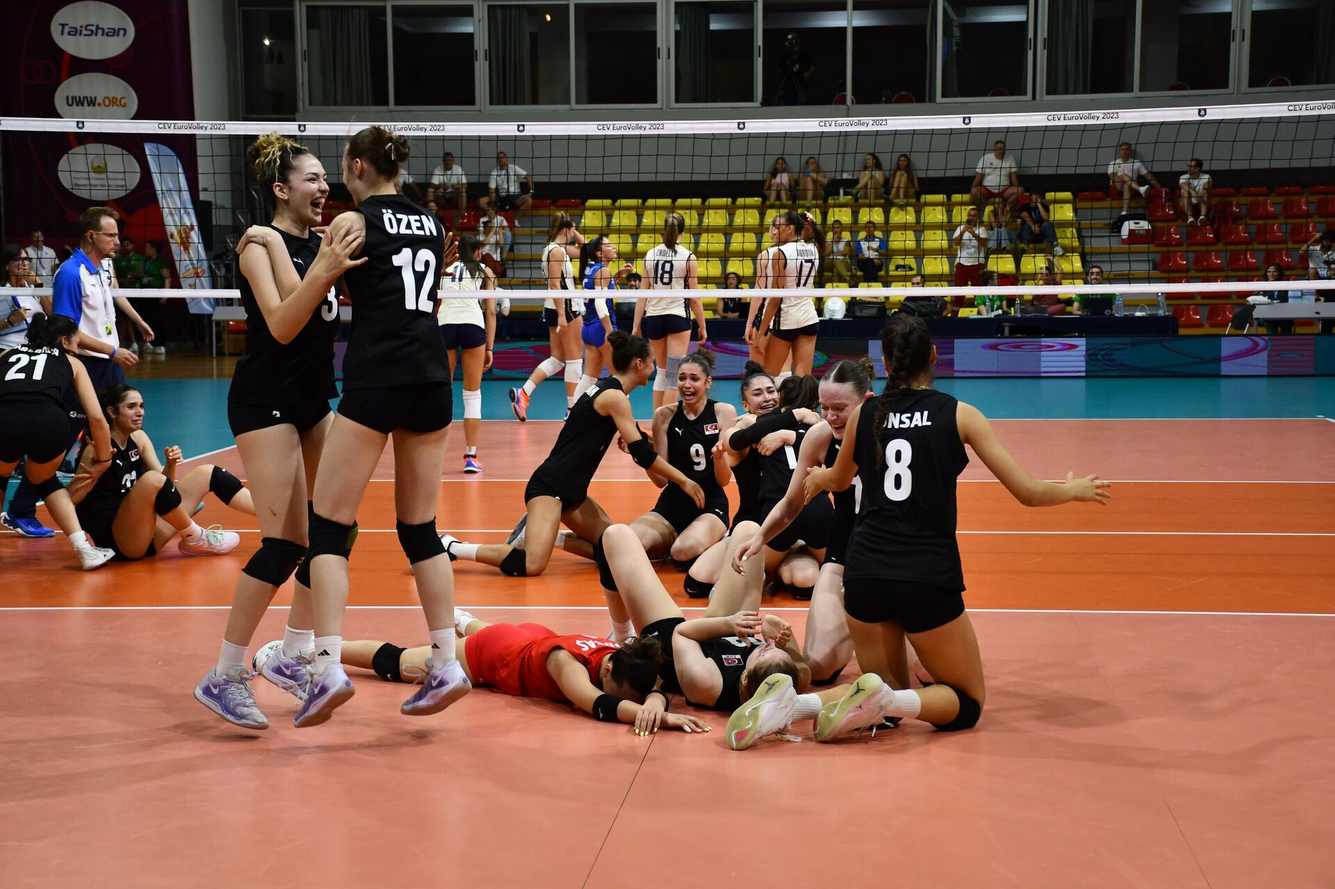 Türkiye 18 Yaş Altı Kadın Voleybol Milli Takımı - Sputnik Türkiye, 1920, 26.07.2025