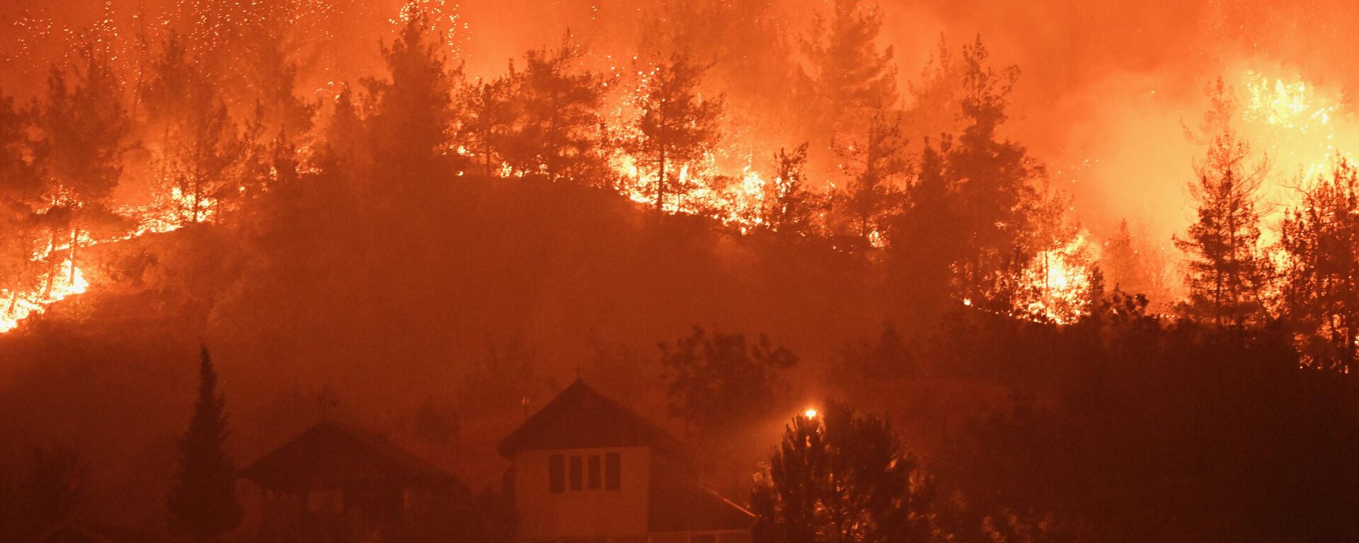 Orman yangınlarıyla ilgili 3 kişi tutuklandı: - Sputnik Türkiye, 1920, 27.07.2025